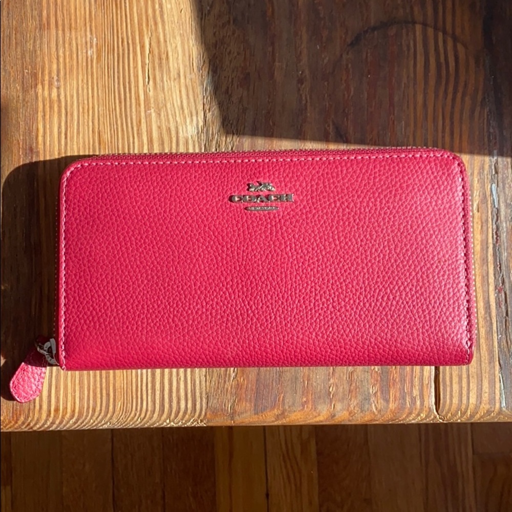 Like New Accordion Zip Magenta Coach Wallet